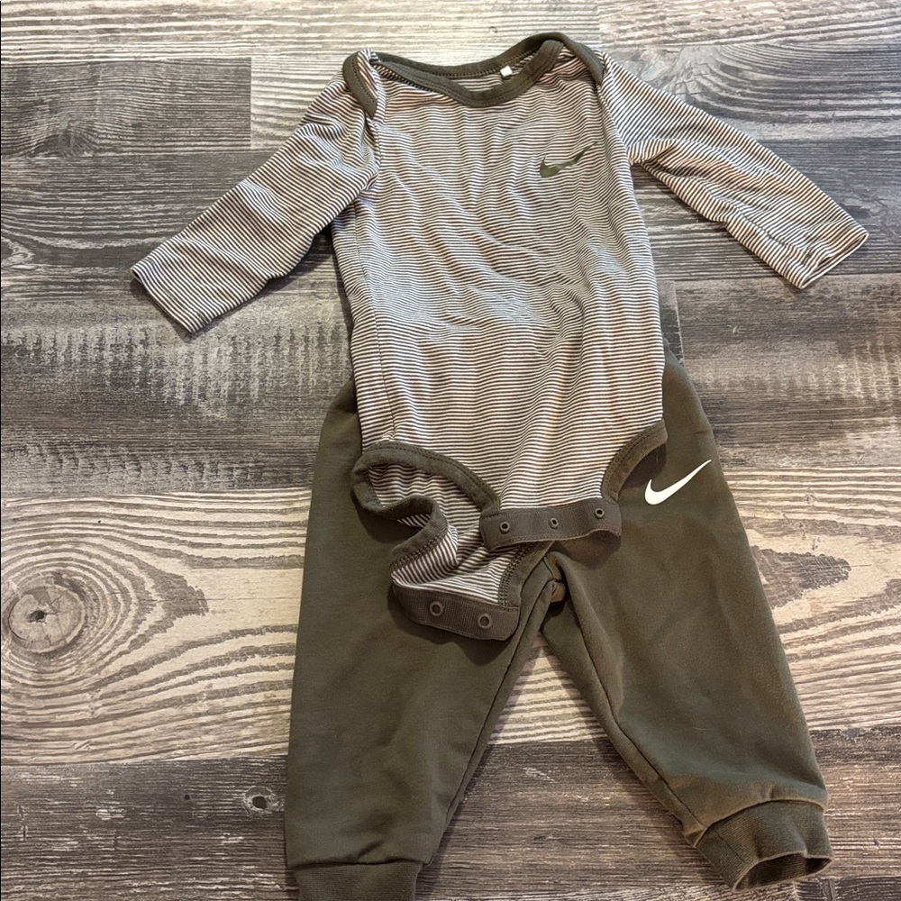 Nike Kids Bodysuit and Pants Set - Green and White